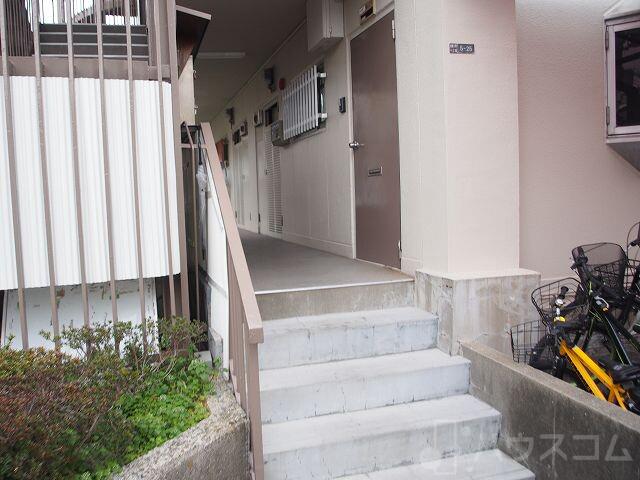 24/30 エントランス