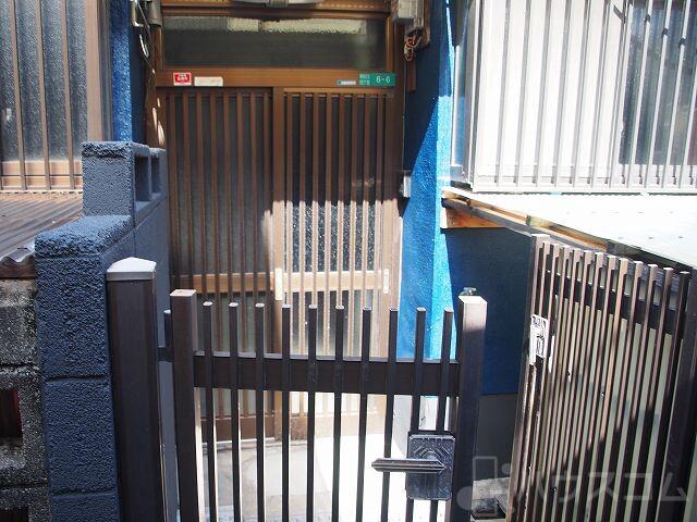 24/30 エントランス