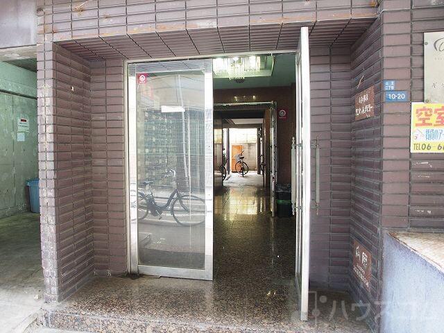 25/30 エントランス