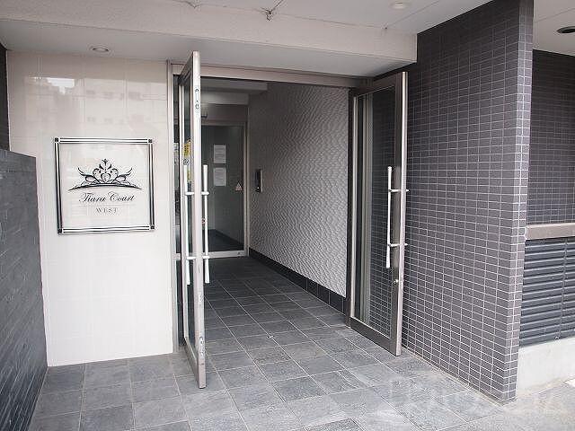 28/30 エントランス