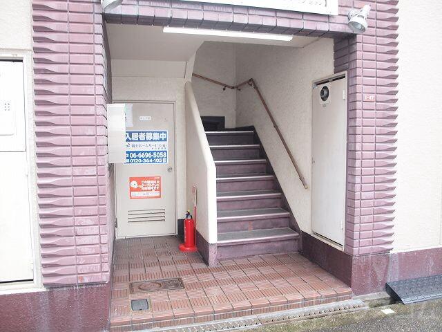 23/30 エントランス