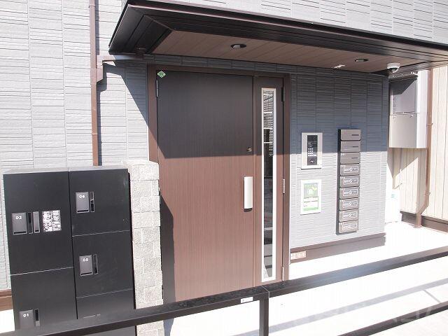 28/30 エントランス