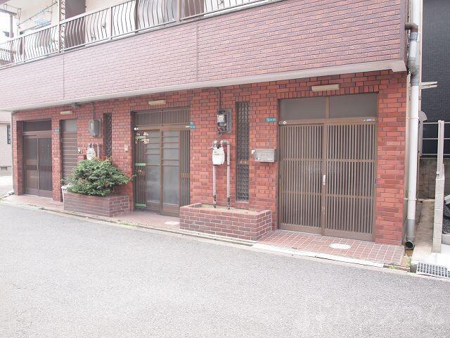 26/30 エントランス