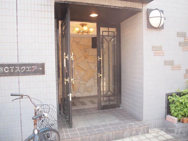 27/30 エントランス