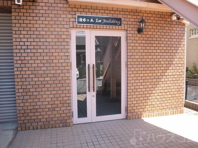 28/30 エントランス