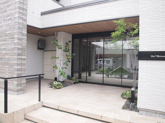 27/30 エントランス