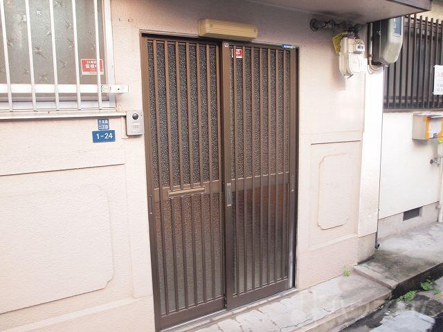 26/30 エントランス