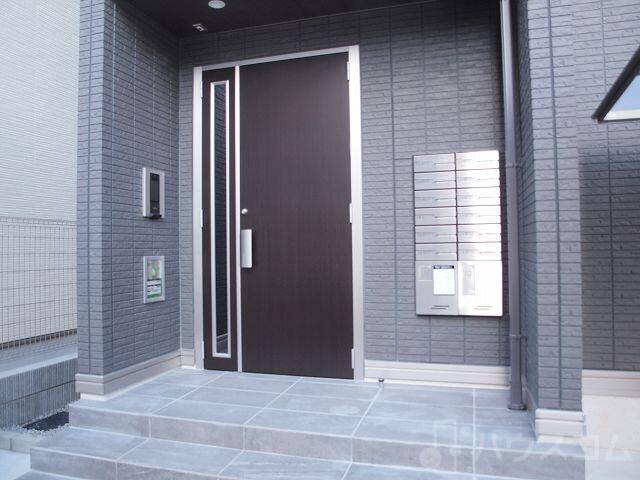 28/30 エントランス