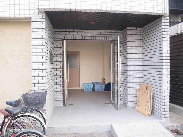 22/30 エントランス