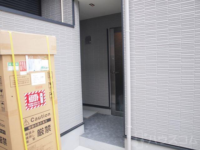 27/30 エントランス