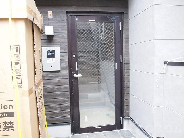 28/30 エントランス