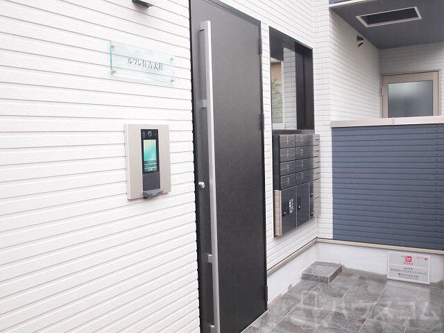 28/30 エントランス