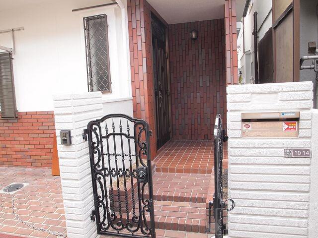 27/30 エントランス