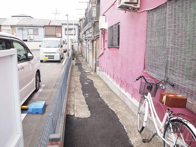 27/30 エントランス