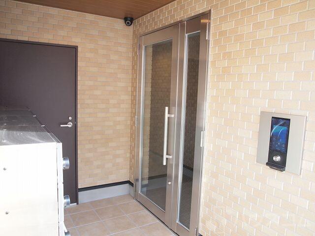 28/30 エントランス