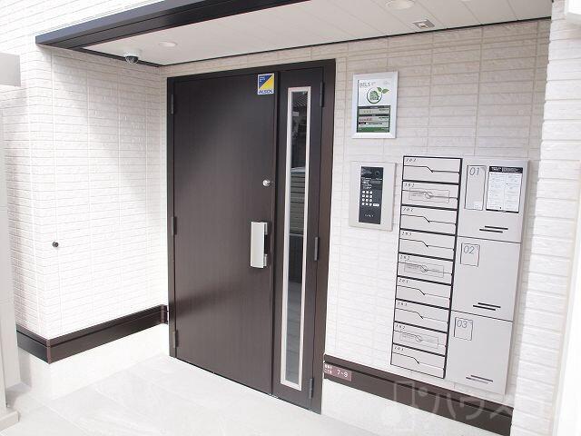 28/30 エントランス