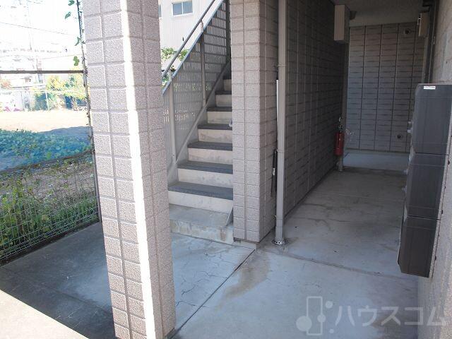 28/30 エントランス