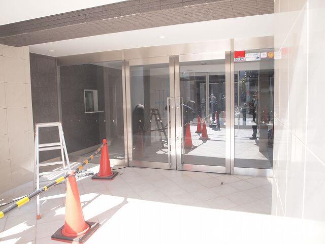 27/30 エントランス