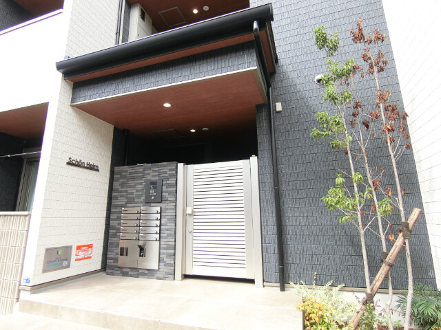 24/30 エントランス