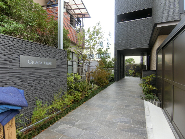 27/30 エントランス