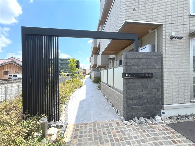 28/30 エントランス