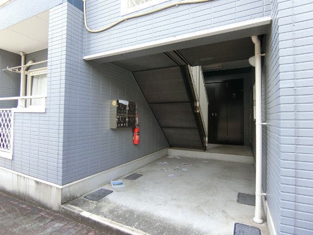 27/30 エントランス