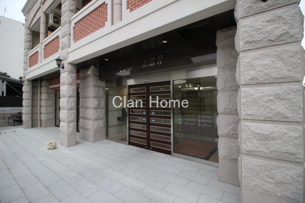 24/30 エントランス