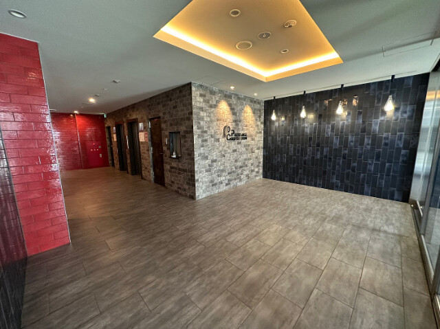 28/30 エントランス