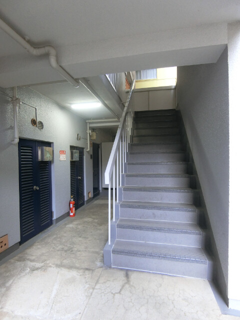 27/30 エントランス