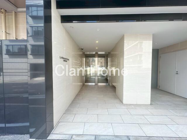 26/30 エントランス