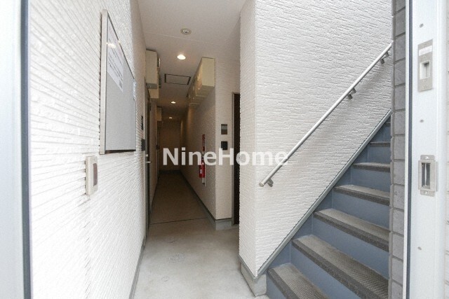 23/29 エントランス