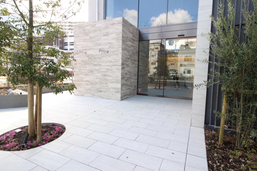 23/30 エントランス