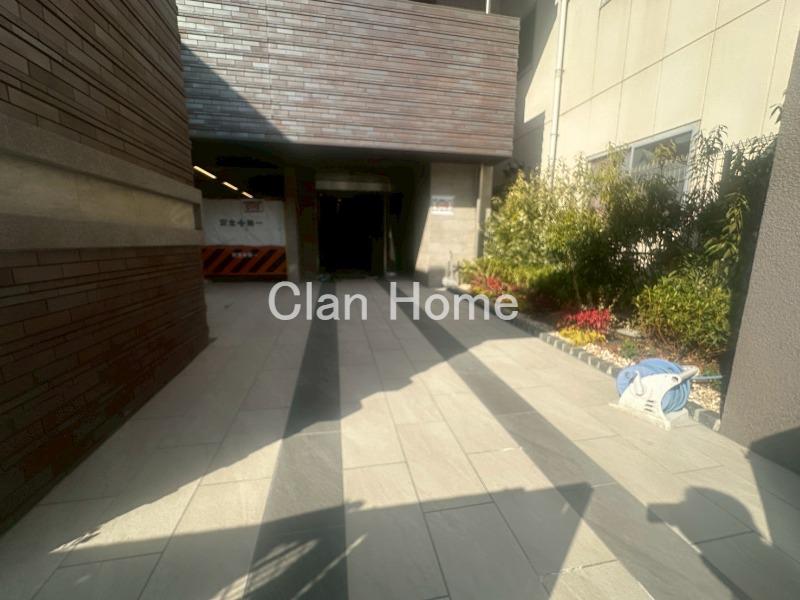 26/30 エントランス