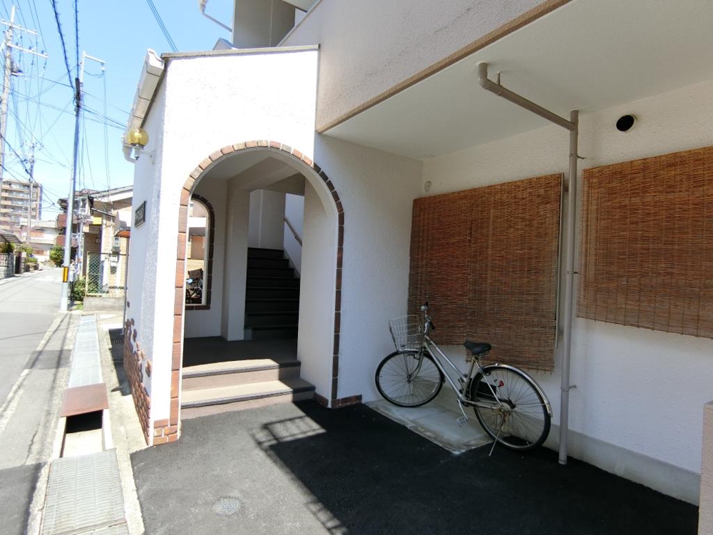 28/30 エントランス