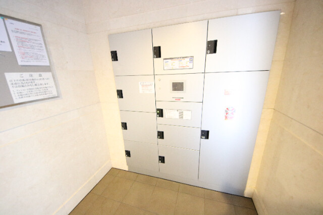 28/30 エントランス