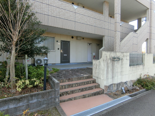 26/30 エントランス