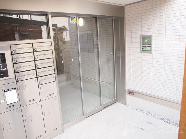 28/30 エントランス