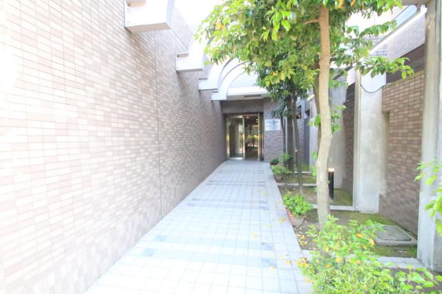 25/30 エントランス