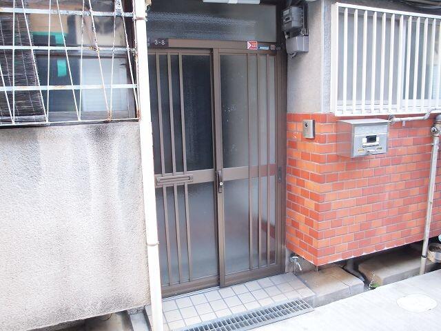 23/30 エントランス