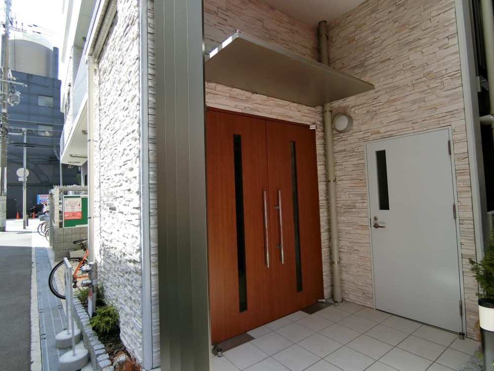 26/30 エントランス