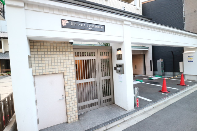 26/30 エントランス