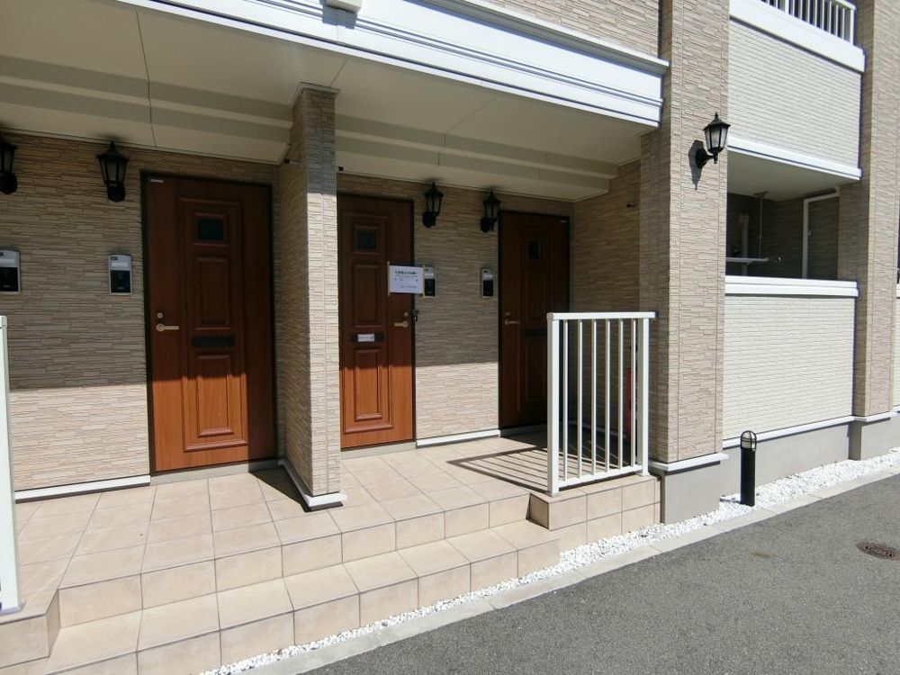 27/30 エントランス