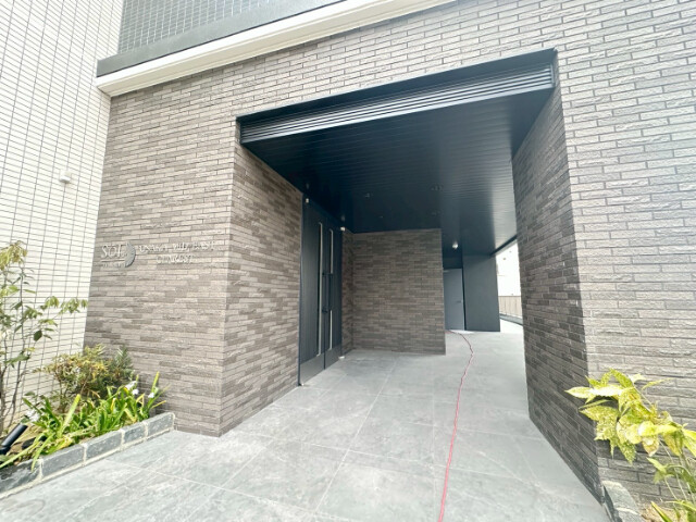 28/30 エントランス