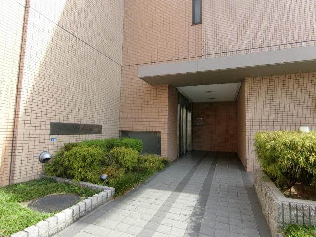 27/30 エントランス