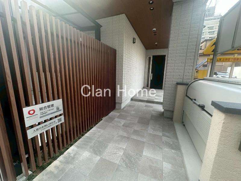 28/30 エントランス