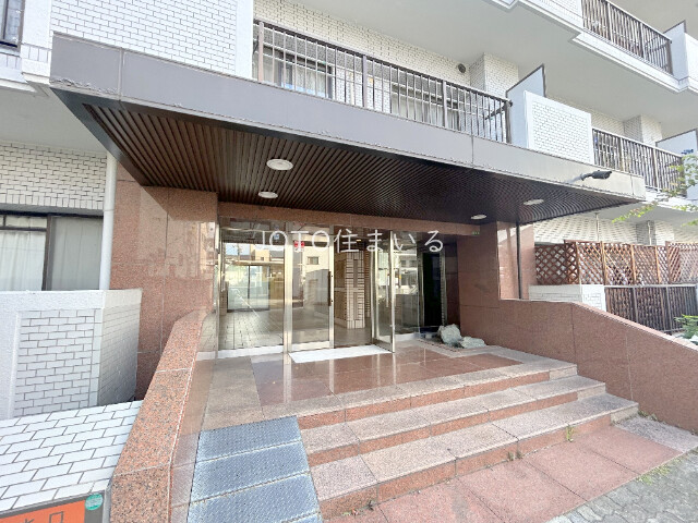 18/25 エントランス