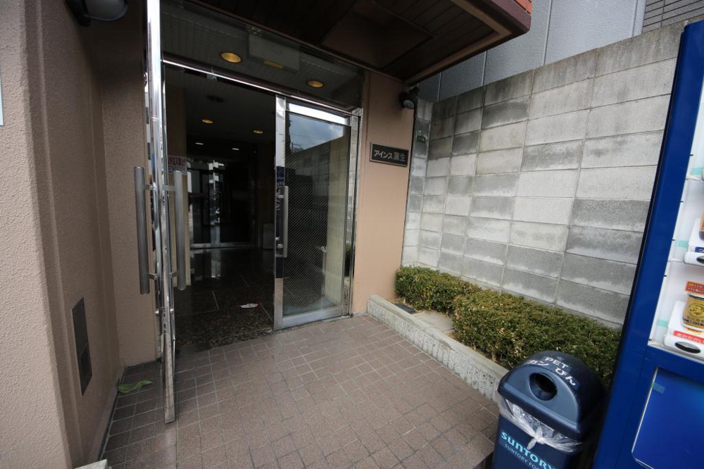 24/30 エントランス