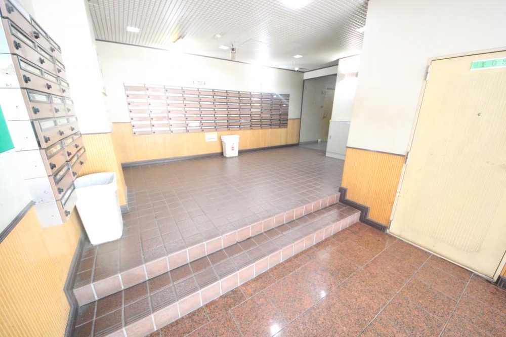 27/30 エントランス