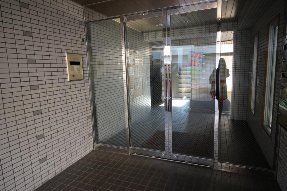 27/30 エントランス