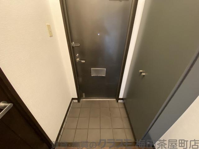 16/30 玄関